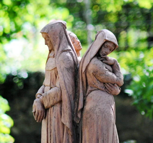 ▷ GERRI DE LA SAL » Qué ver y hacer en este rincón leridano Estatua en el Monasterio de Santa María de Gerri