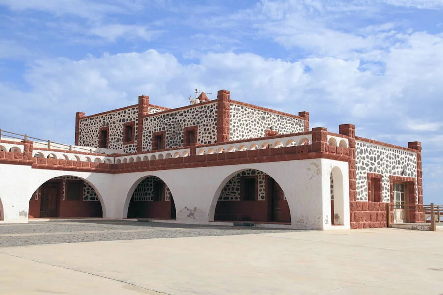 ▷ TUINEJE » Qué ver y hacer. Encantador pueblo canario Faro de la Entallada