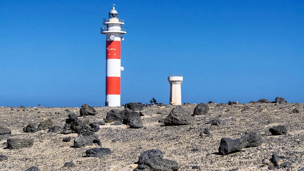 ▷ EL COTILLO » Qué ver y hacer en este pueblo pesquero Faro del Tostón