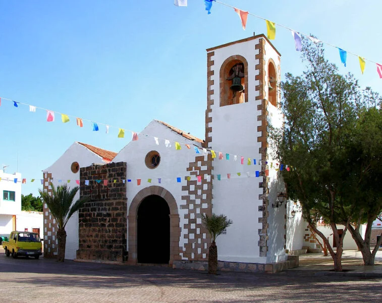 ▷ TUINEJE » Qué ver y hacer. Encantador pueblo canario Iglesia de San Miguel Arcángel en Tuineje