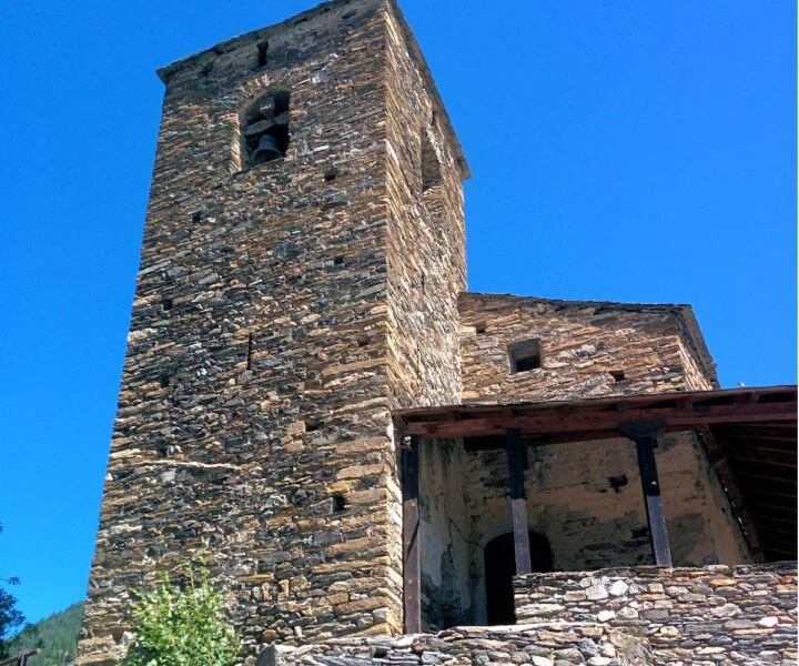 ▷ OS DE CIVÍS » Qué ver y hacer en este poblado pirenaico Iglesia de San Pedro y Santa Margarita
