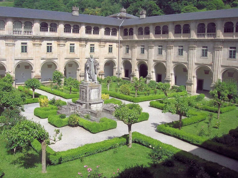 ▷ SAMOS » Descubre qué ver y hacer en tierras lucenses Interior Monasterio de San Xulián de Samos