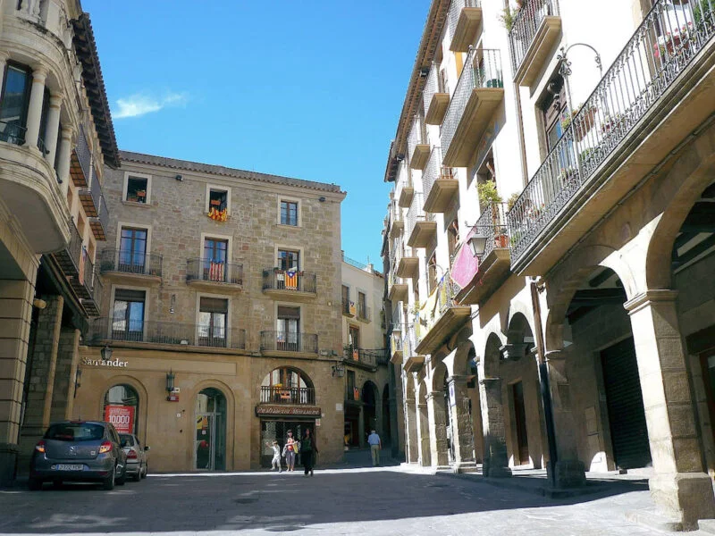 ▷ SOLSONA » Qué ver y hacer en la linda capital del Solsonés Plaza Mayor de Solsona