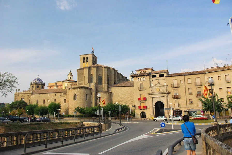 ▷ SOLSONA » Qué ver y hacer en la linda capital del Solsonés Recinto amurallado de Solsona