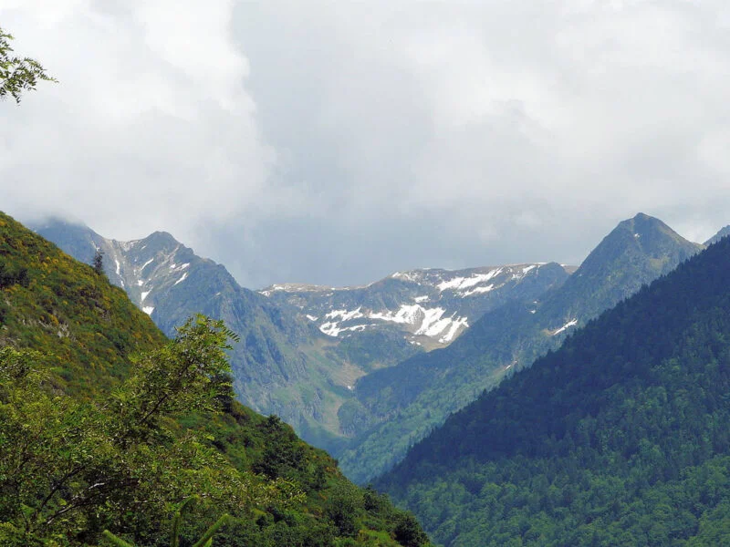 ▷ CANEJAN » Qué ver y hacer en este pueblo del Valle de Arán Vista hacia los Pirineos