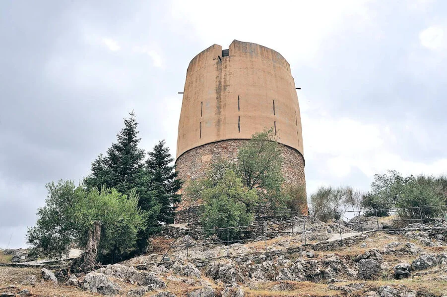 ▷ YUNQUERA » Qué ver y hacer en la tierra de los Pinsapos Torre de Yunquera