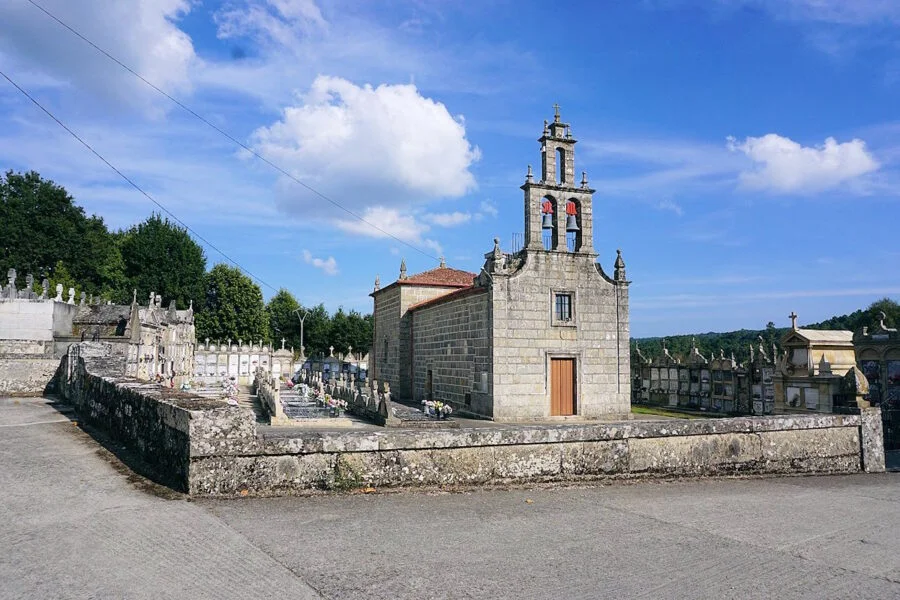 ▷ CARBALLINO » Qué ver y hacer en esta bonita villa gallega Iglesia de Partovia