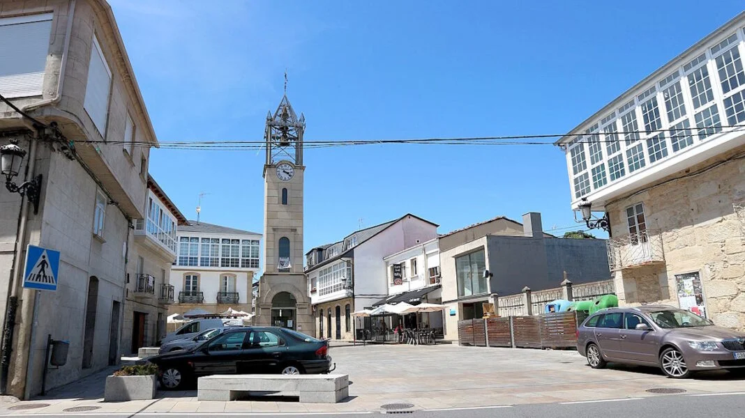 ▷ PUEBLA DE TRIVES » Qué ver y hacer en este bonita villa Plaza del Reloj