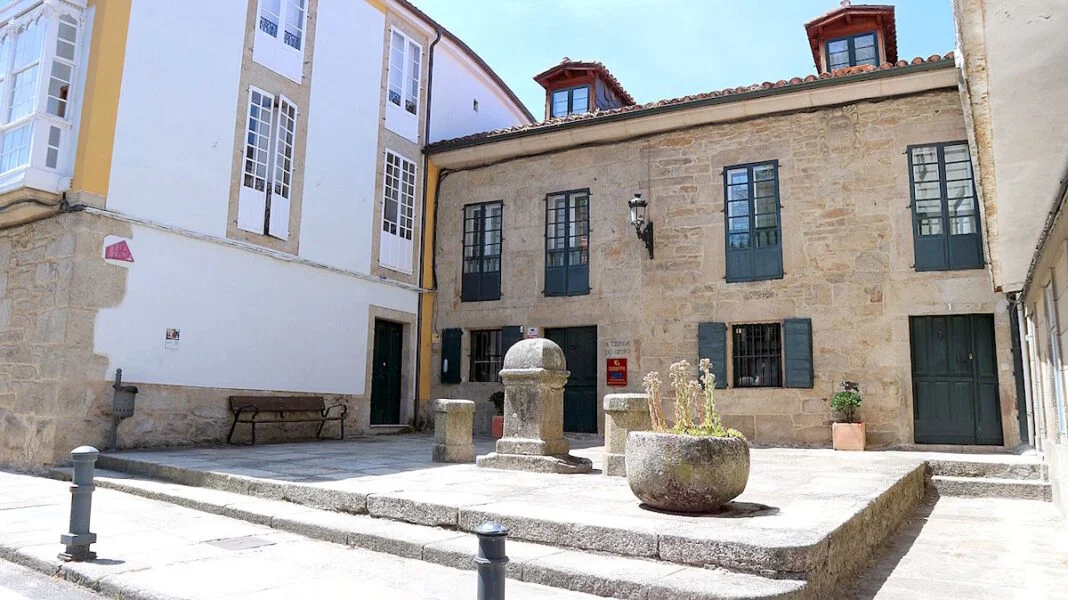 ▷ PUEBLA DE TRIVES » Qué ver y hacer en este bonita villa Praza do Grifo