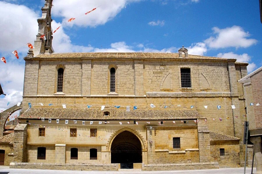 ▷ AMUSCO » Descubre qué ver y hacer. Tesoros arquitectónicos Iglesia de San Pedro en Amusco