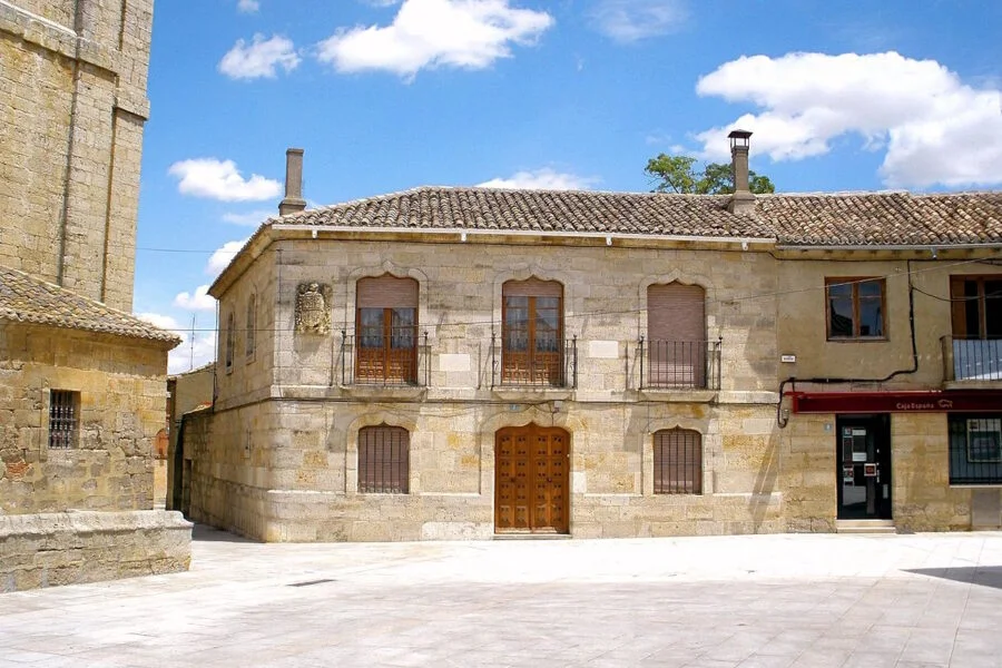 ▷ AMUSCO » Descubre qué ver y hacer. Tesoros arquitectónicos Plaza del Obispo Germán Vega