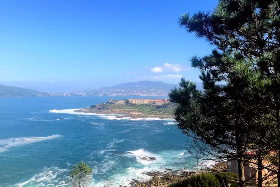 ▷ BAIONA » Qué ver y hacer. Un mágico enclave gallego. Virgen de la Roca en Baiona
