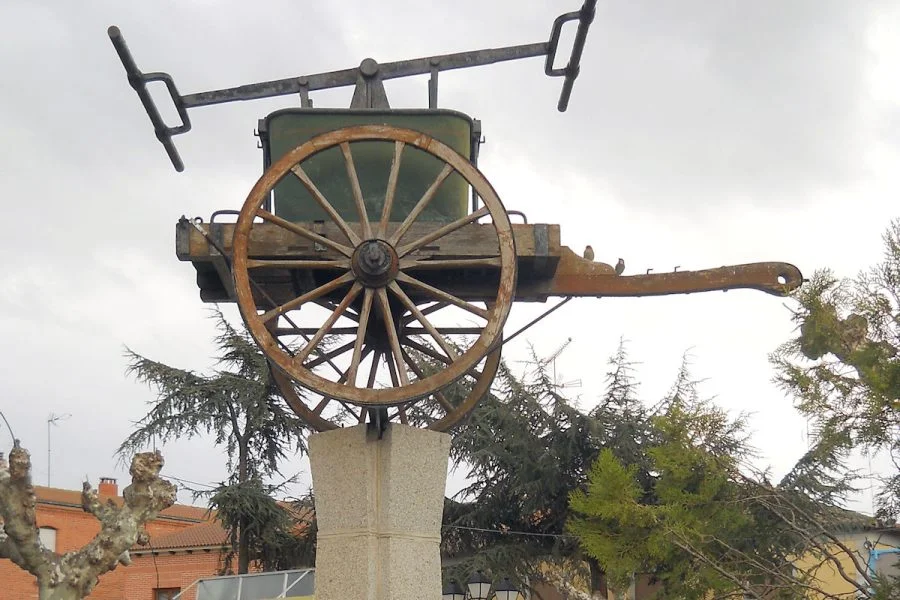 ▷ CANTALAPIEDRA » Qué ver y hacer. Encanto medieval Monumento en la Plaza de Cantalapiedra